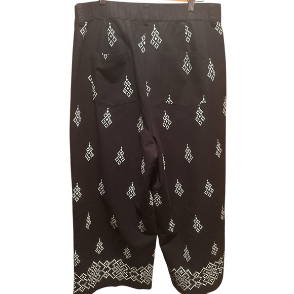 Adrianna Papell
Embroidered Wide Leg Trousers, Black/Cream - Picture 6 of 14